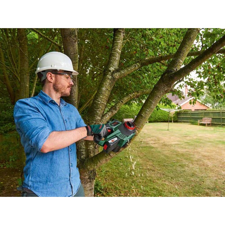 Bosch UniversalChain 18 akkuketjusaha, 18 V, 20 cm laippa