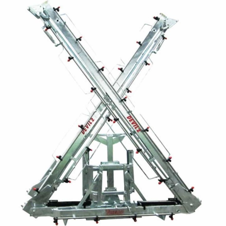 14 m hydraulinen ruiskutuspuomi 28 kalvosuutinta 2 hydraulisylinteriä