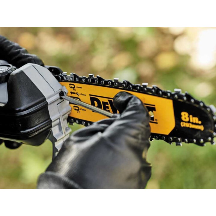 DeWalt DCMPS567P1-QW akkukäyttöinen oksasaha, 18 V, 5 Ah, 20 cm