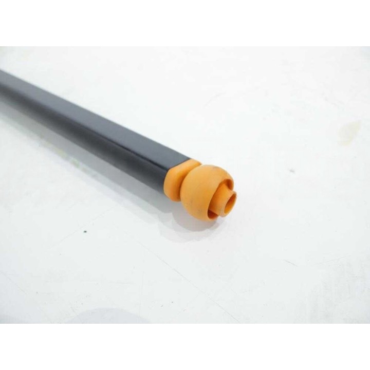 Fiskars UP84 oksaleikkuri, kiinteä varsi 233 cm, leikkuuhalkaisija 32 mm
