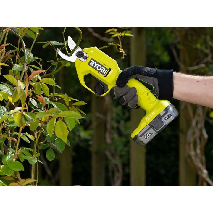 Ryobi RY18SCA-0 18 V oksasakset, 25 mm, 4 Ah akku ja laturi
