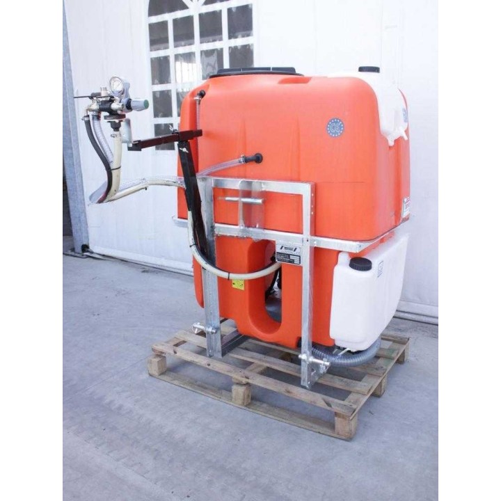 Tornado EMILIA 400/75 traktorikäyttöinen ruiskutuslaite, 400 l, Comet BP75