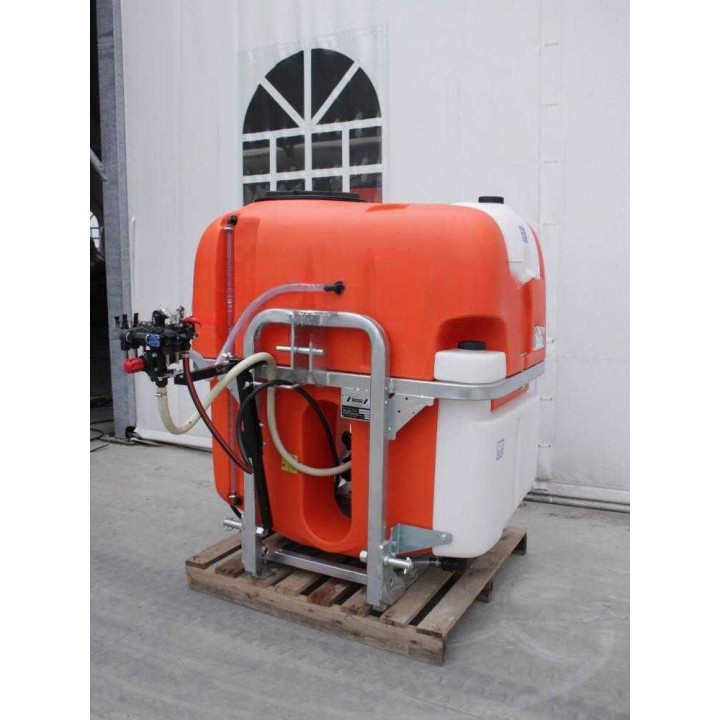 Tornado EMILIA 600/135 traktorikäyttöinen ruiskutuslaite, 600 l, 132 l/min