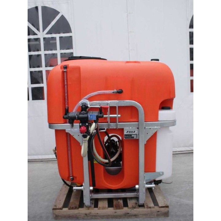 Tornado EMILIA 600/135 traktorikäyttöinen ruiskutuslaite, 600 l, 132 l/min