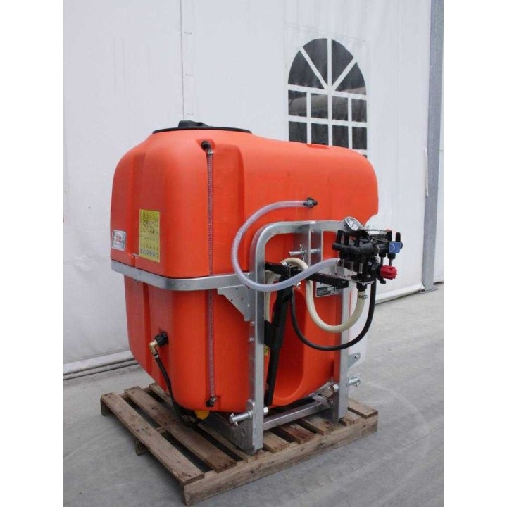 Tornado EMILIA 600/135 traktorikäyttöinen ruiskutuslaite, 600 l, 132 l/min