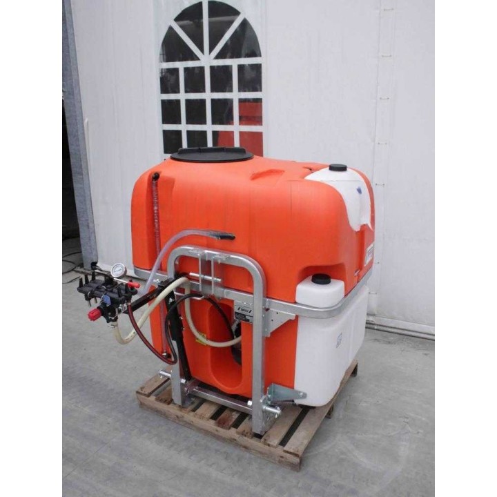Tornado EMILIA 600/135 traktorikäyttöinen ruiskutuslaite, 600 l, 132 l/min