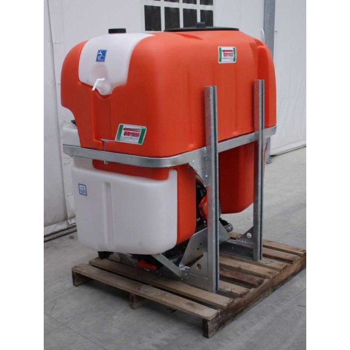 Tornado EMILIA 600/135 traktorikäyttöinen ruiskutuslaite, 600 l, 132 l/min