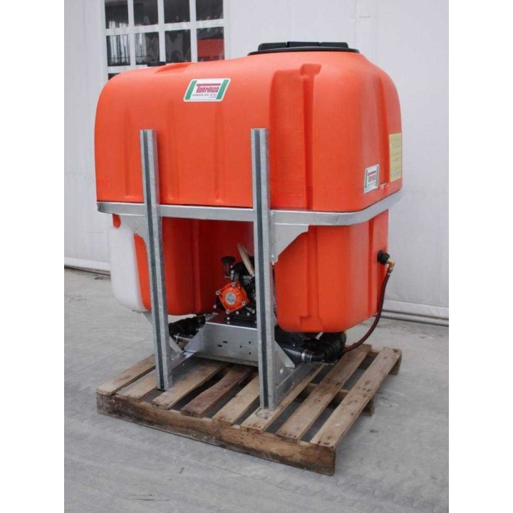 Tornado EMILIA 600/135 traktorikäyttöinen ruiskutuslaite, 600 l, 132 l/min