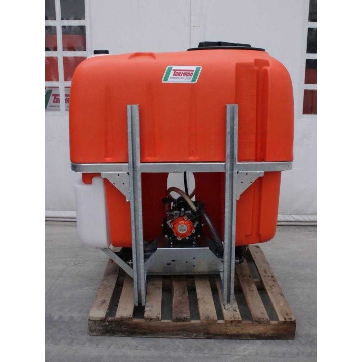 Tornado EMILIA 600/135 traktorikäyttöinen ruiskutuslaite, 600 l, 132 l/min