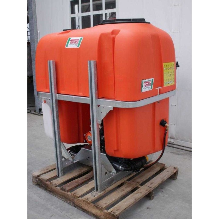 Tornado EMILIA 600/135 traktorikäyttöinen ruiskutuslaite, 600 l, 132 l/min