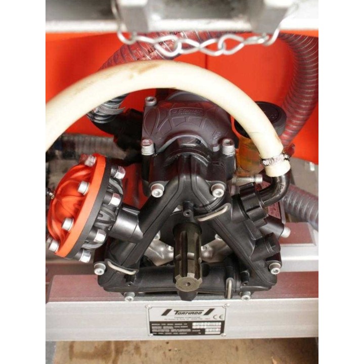 Tornado EMILIA 600/135 traktorikäyttöinen ruiskutuslaite, 600 l, 132 l/min