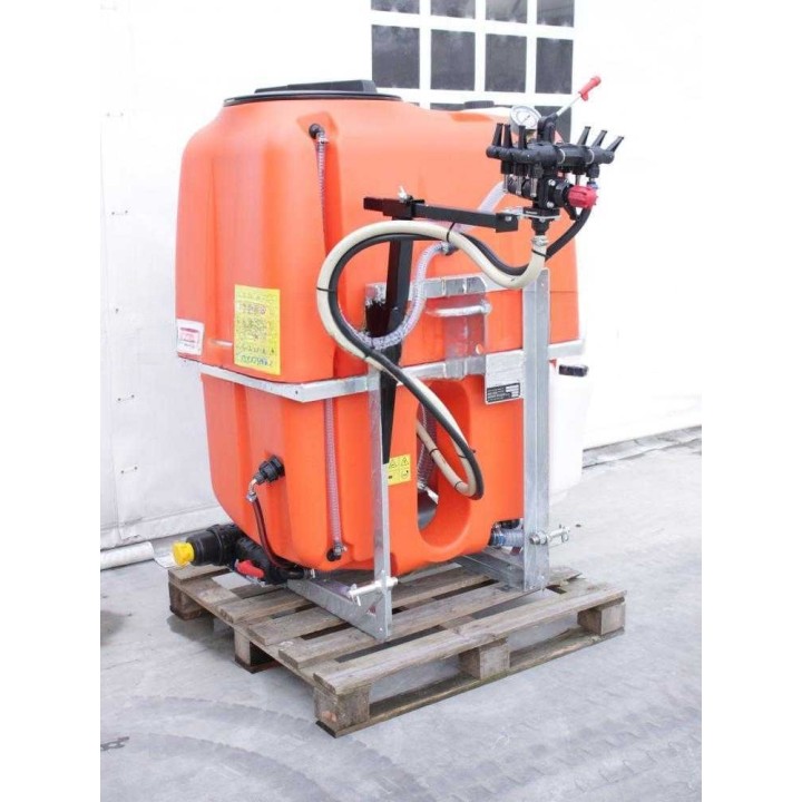 Tornado EM400/135 traktorikäyttöinen ruiskutuslaite, 400 l, 132 l/min