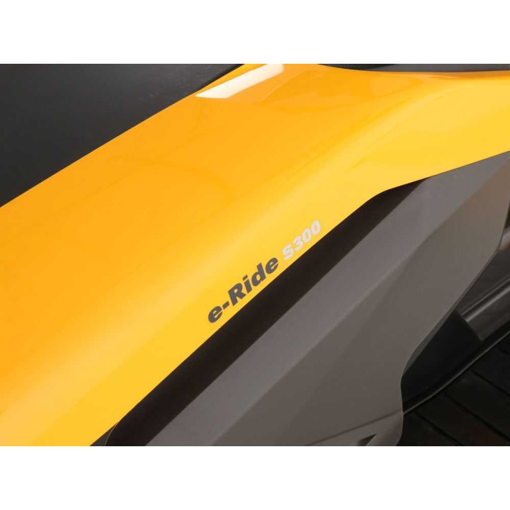 Stiga e-Ride S300 akkukäyttöinen ajoleikkuri, 48 V, 98 cm, silppuamisleikkaus