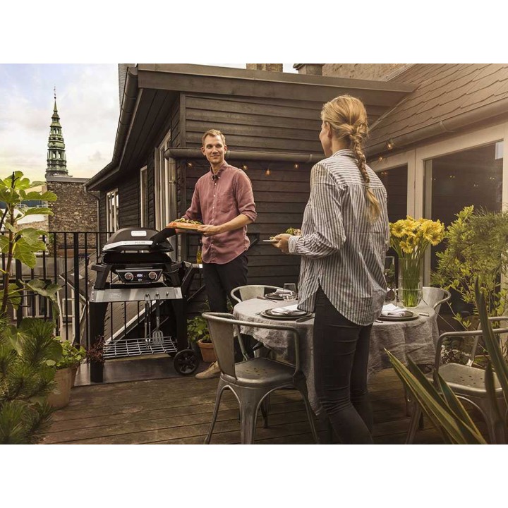 Weber Pulse 2000 sähkögrilli vaunuilla, 2,2 kW, Wi-Fi, 1 911 cm²