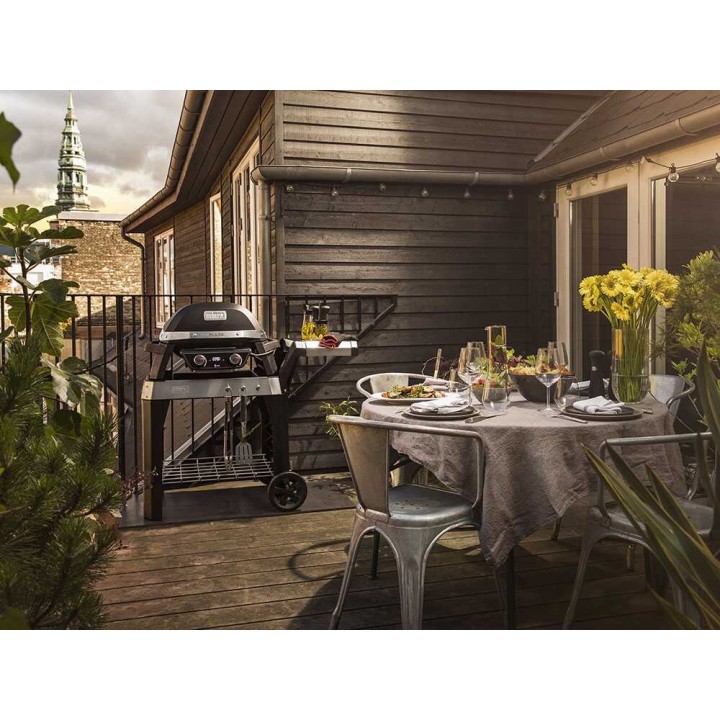 Weber Pulse 2000 sähkögrilli vaunuilla, 2,2 kW, Wi-Fi, 1 911 cm²