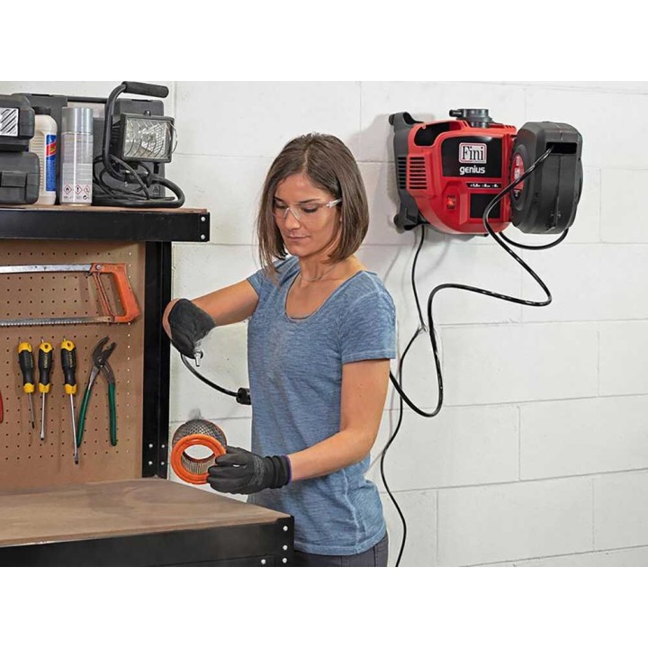 Fini Genius 230/50 seinälle asennettava öljytön kompressori, 1,5 HP, 8 bar