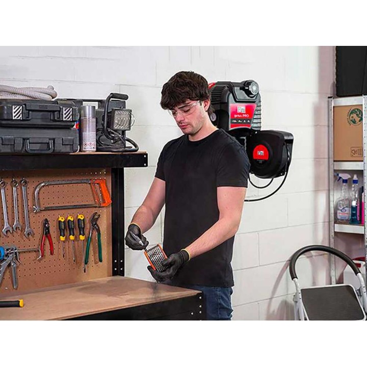 Fini Genius Pro 230/50 seinäkiinnitteinen kompressori, 1,5 HP, 8 bar, 2 l