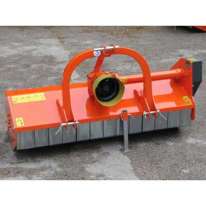 MF 150 keskisarjan traktorimurskain, 150 cm, 35–40 HP, hammastetut vasarat