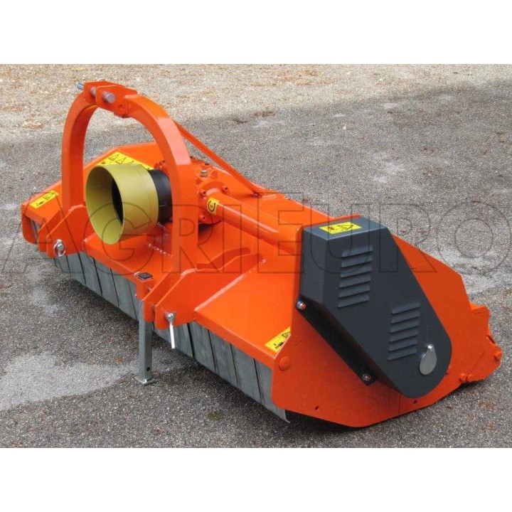 MF 150 keskisarjan traktorimurskain, 150 cm, 35–40 HP, hammastetut vasarat