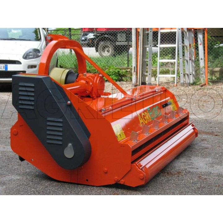 MF 150 keskisarjan traktorimurskain, 150 cm, 35–40 HP, hammastetut vasarat