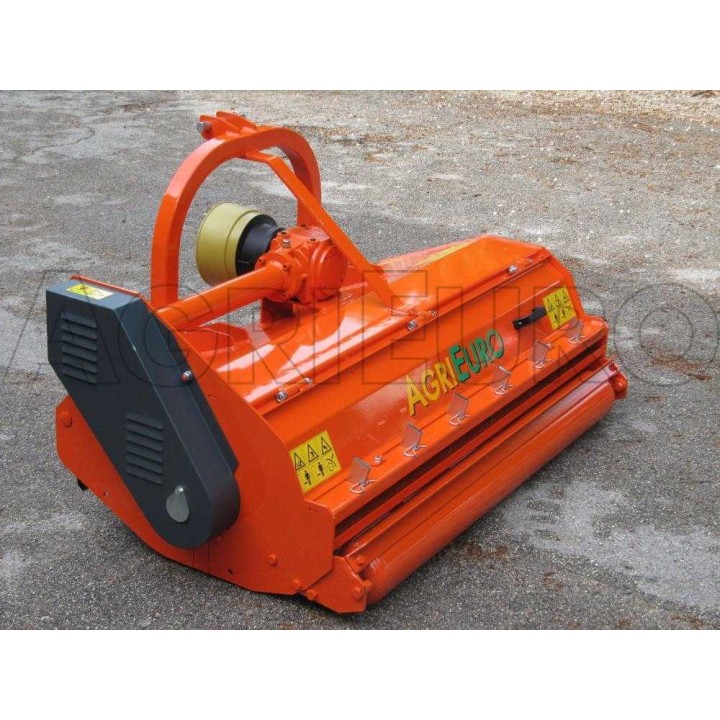 MF 150 keskisarjan traktorimurskain, 150 cm, 35–40 HP, hammastetut vasarat
