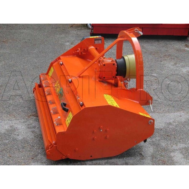 MF 140 traktorimurskain, 140 cm, 35–40 HP, hammastetut vasarat