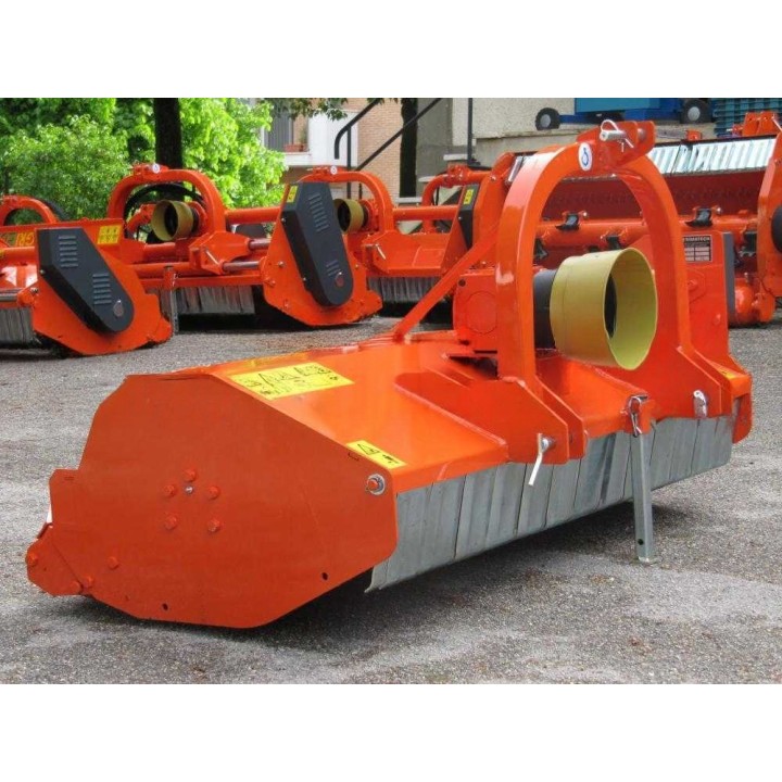 MF 140 traktorimurskain, 140 cm, 35–40 HP, hammastetut vasarat