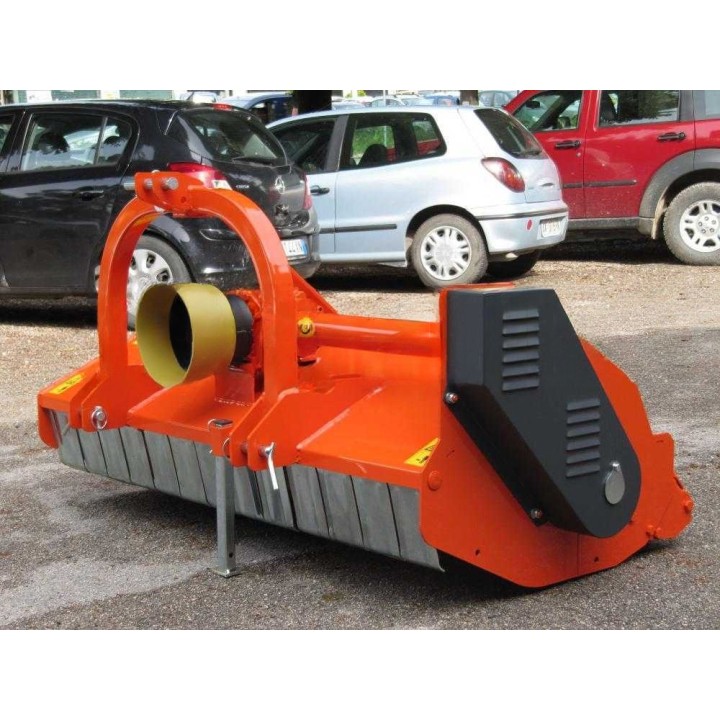 MF 130 traktorimurskain, 130 cm, 30–35 HP, hammastetut vasarat