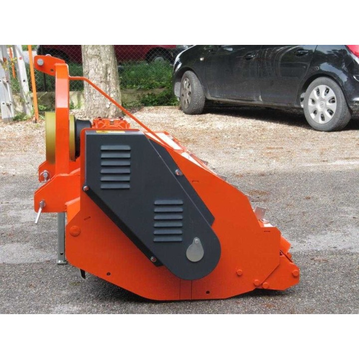 MF 130 traktorimurskain, 130 cm, 30–35 HP, hammastetut vasarat