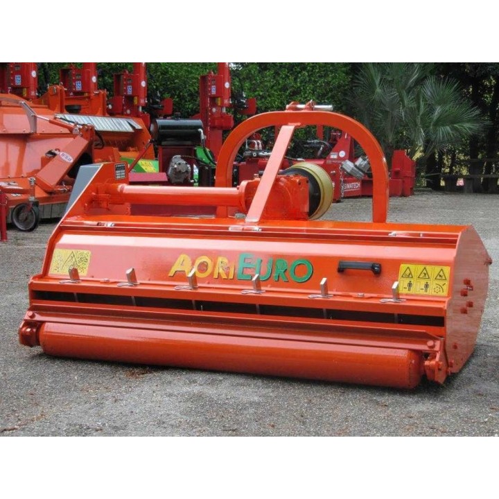 MF 100 traktorimurskain, 100 cm, 25–30 HP, hammastetut vasarat