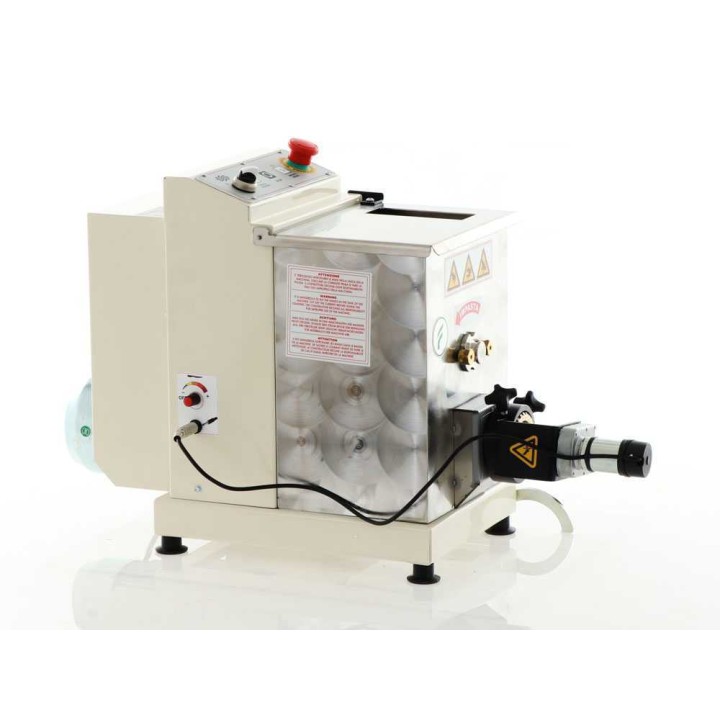 Fama Industrie Grande pastakone pastaleikkurilla, kolmivaiheinen, 750 W, 400 V